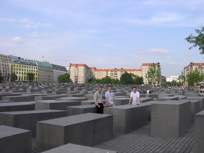 Vor dem neuen Berliner Holocaust-Denkmal